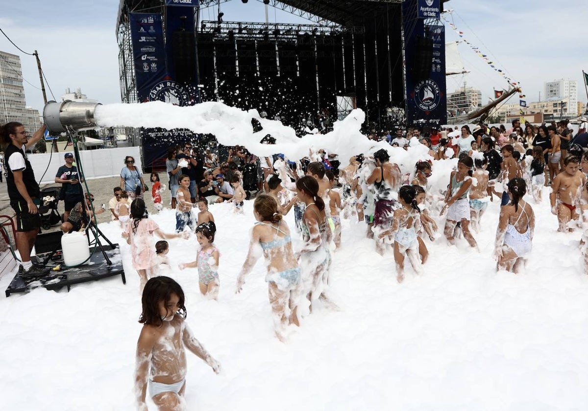 Los niños están teniendo la oportunidad de disfrutar de un sinfín de actividades en el muelle