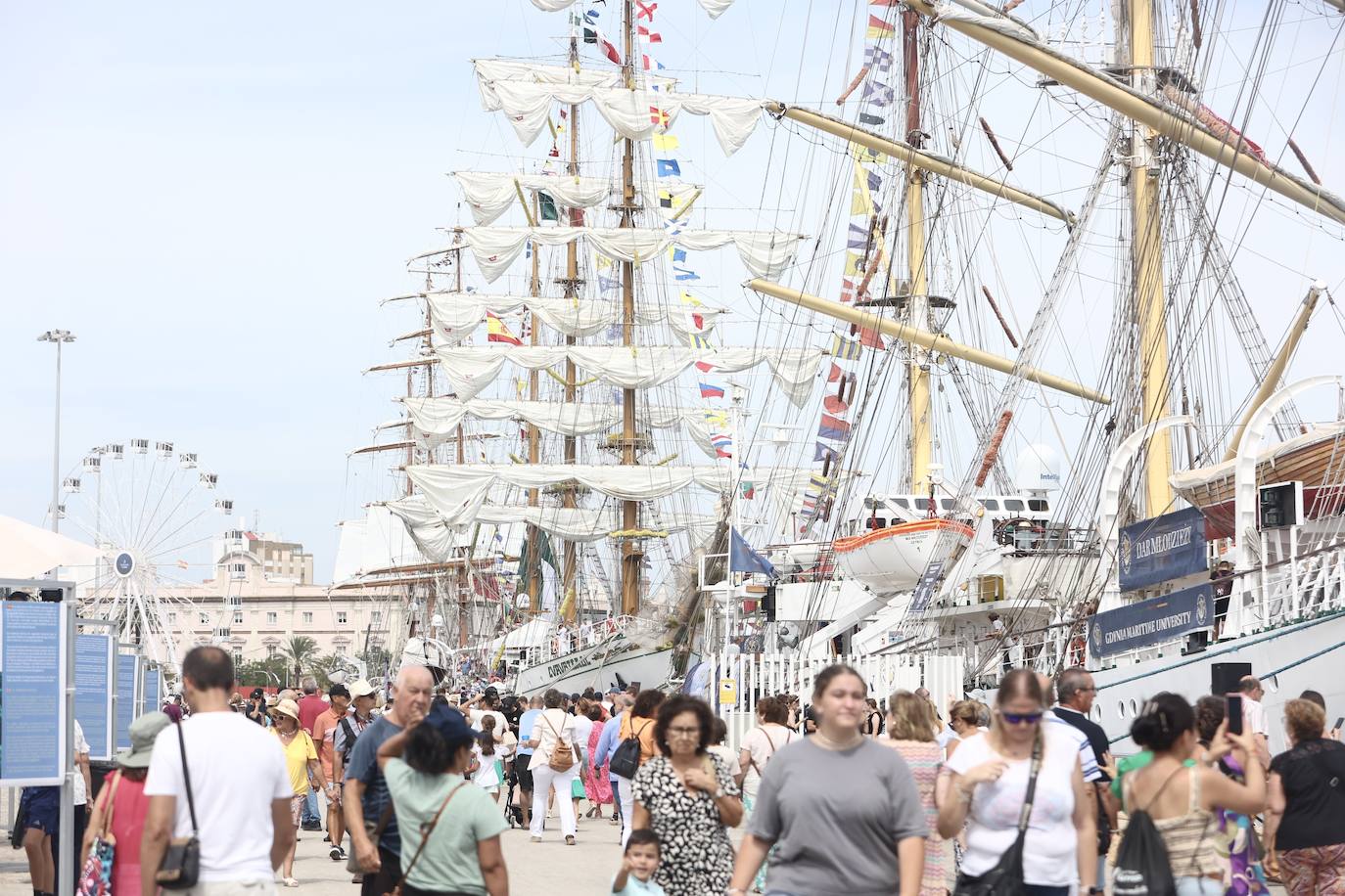 Fotos: Espuma y niños, un binomio para triunfar en la Gran Regata 2023 de Cádiz