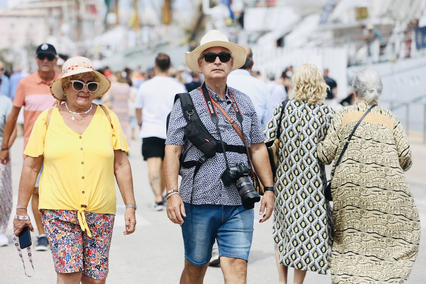 Fotos: Espuma y niños, un binomio para triunfar en la Gran Regata 2023 de Cádiz