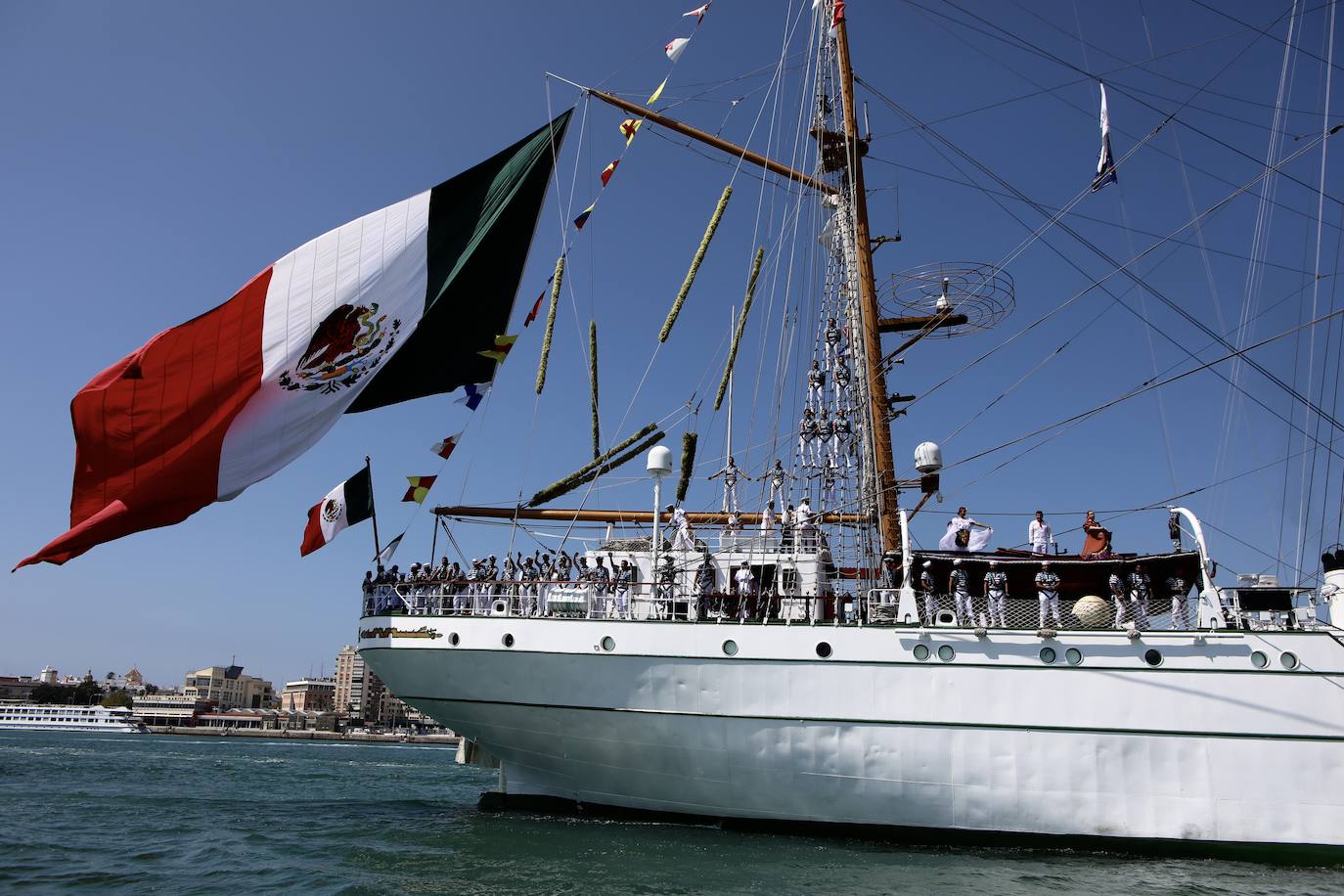 Las imágenes de la Parada Naval y despedida de la Gran Regata de Cádiz 2023