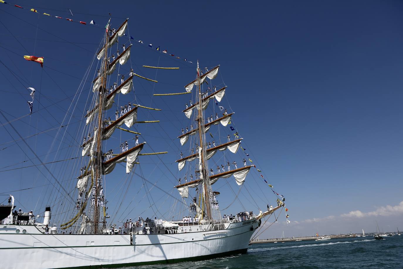 Las imágenes de la Parada Naval y despedida de la Gran Regata de Cádiz 2023