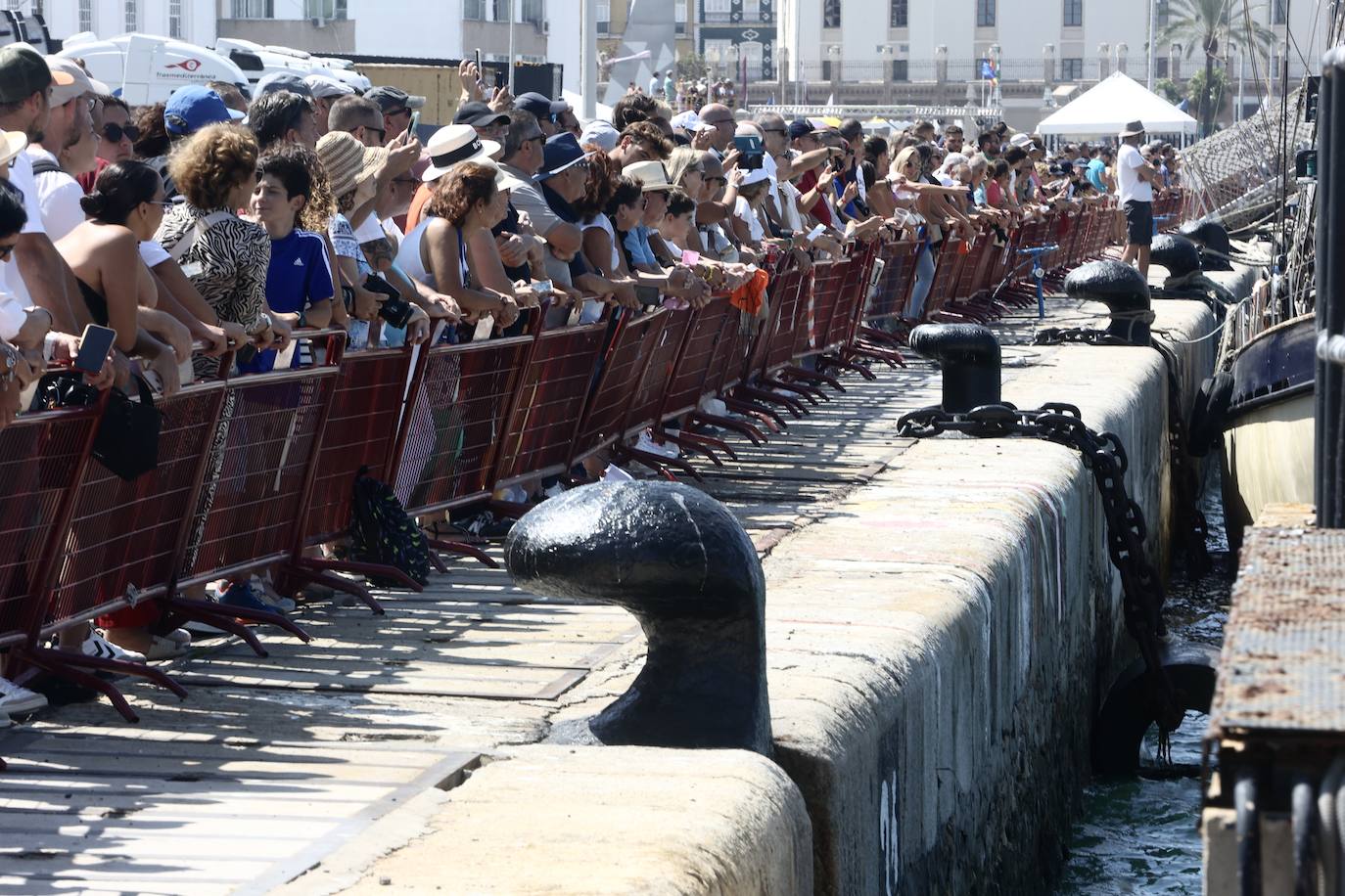 Las imágenes de la Parada Naval y despedida de la Gran Regata de Cádiz 2023