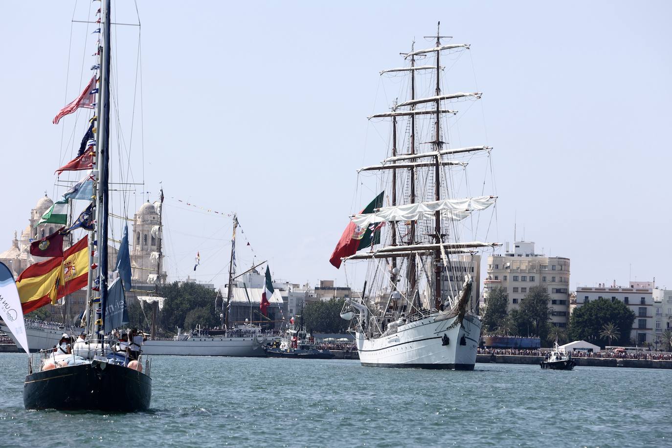 Las imágenes de la Parada Naval y despedida de la Gran Regata de Cádiz 2023