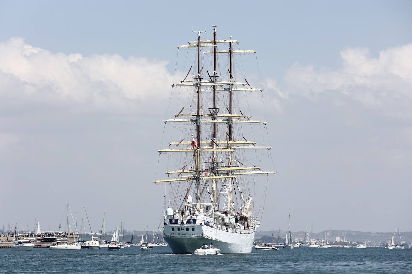 Las imágenes de la Parada Naval y despedida de la Gran Regata de Cádiz 2023