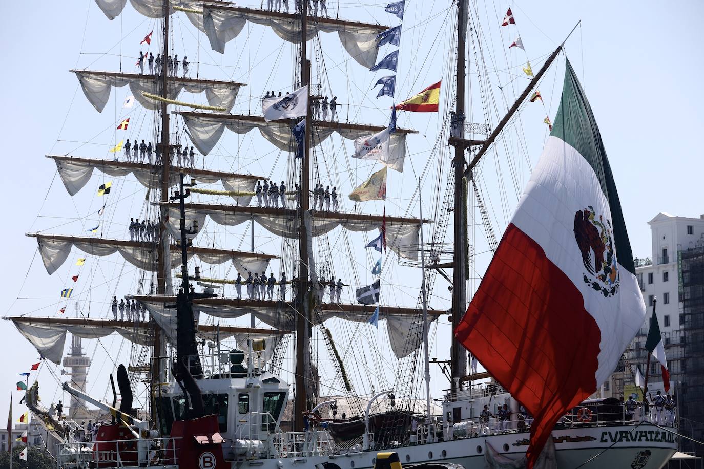 Las imágenes de la Parada Naval y despedida de la Gran Regata de Cádiz 2023