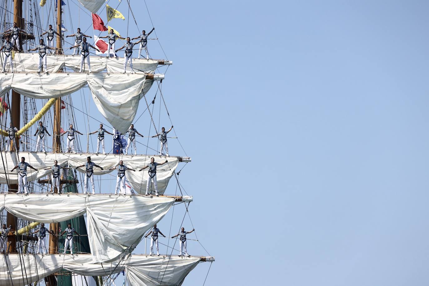 Las imágenes de la Parada Naval y despedida de la Gran Regata de Cádiz 2023