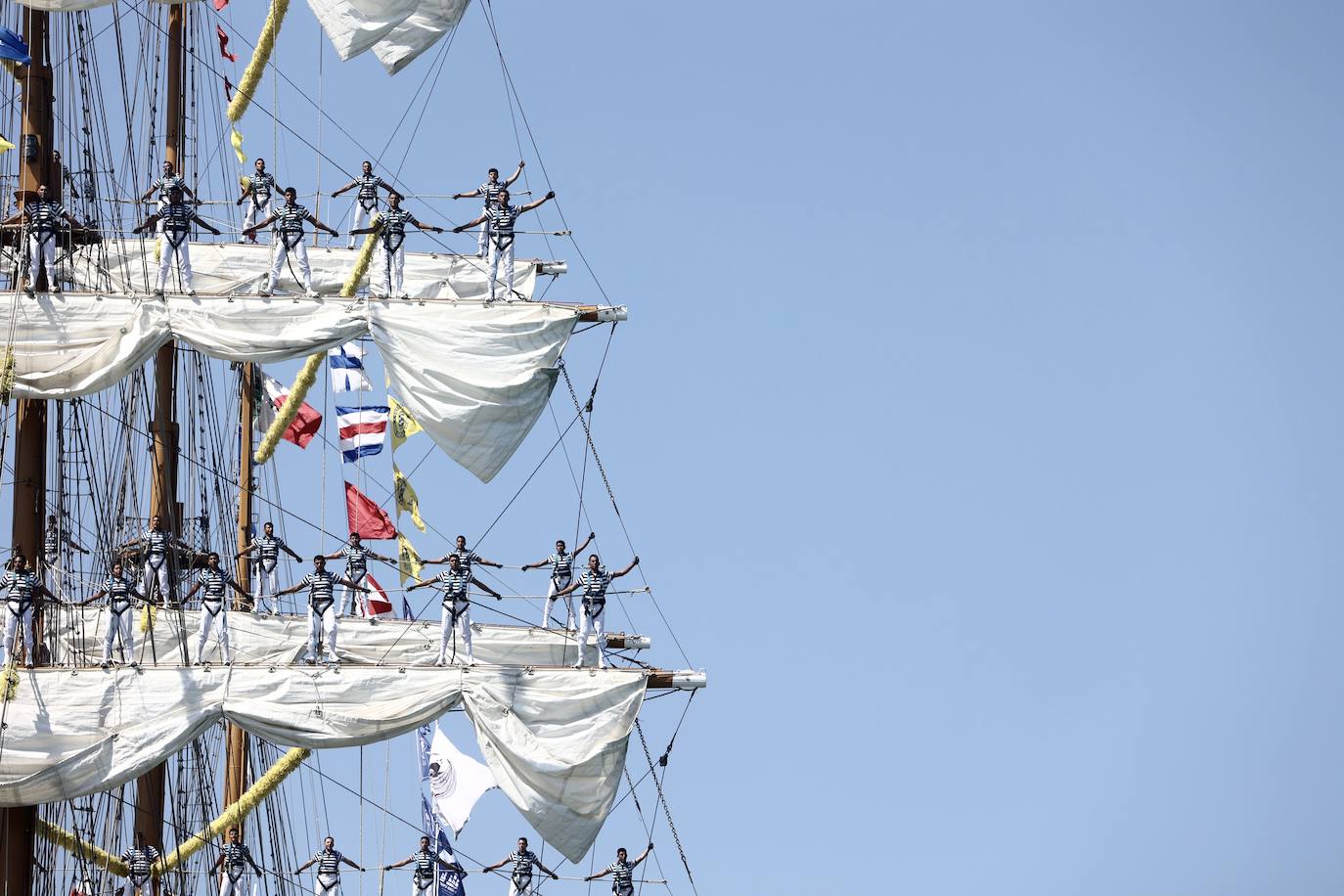 Las imágenes de la Parada Naval y despedida de la Gran Regata de Cádiz 2023