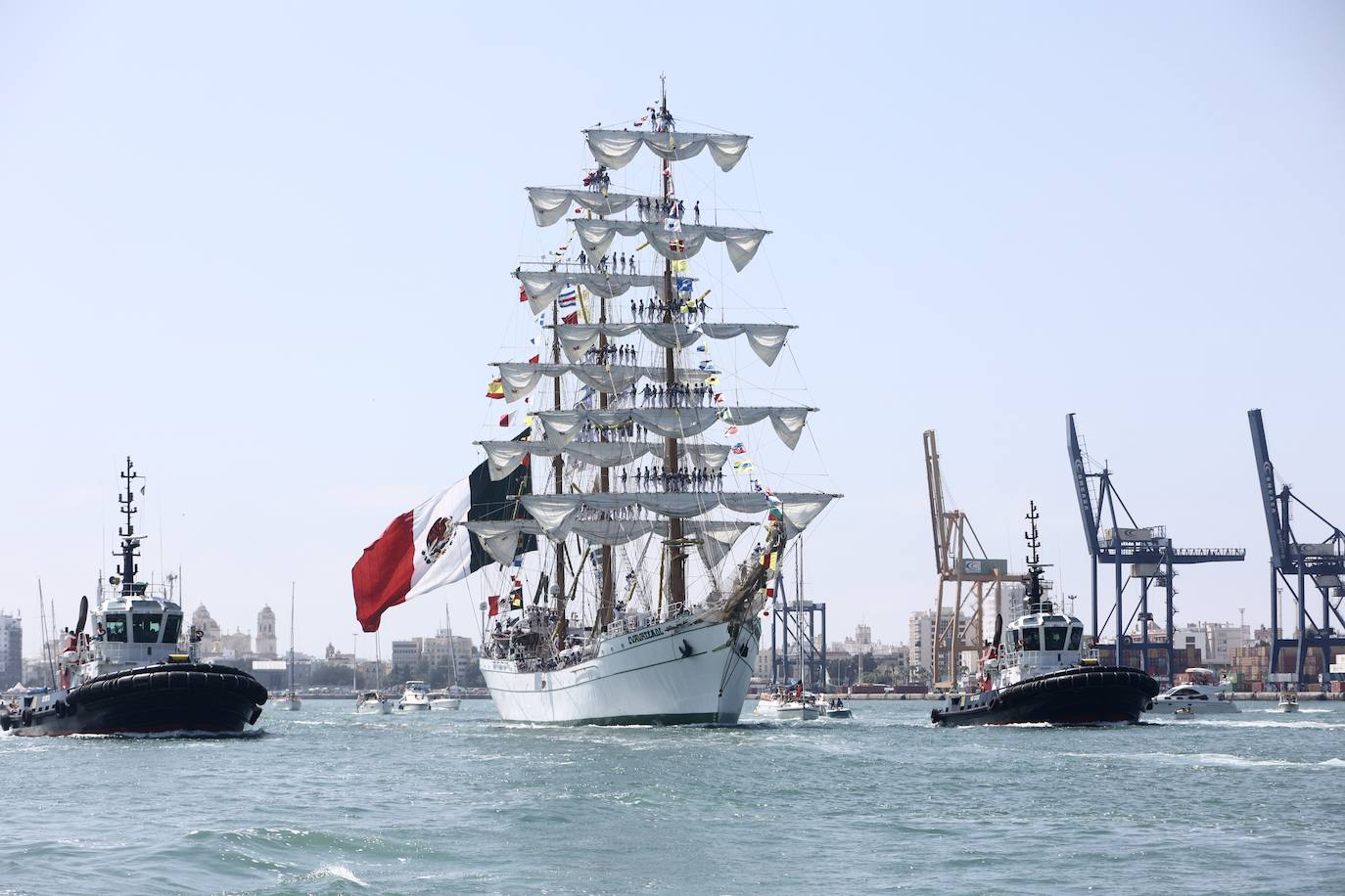 Las imágenes de la Parada Naval y despedida de la Gran Regata de Cádiz 2023