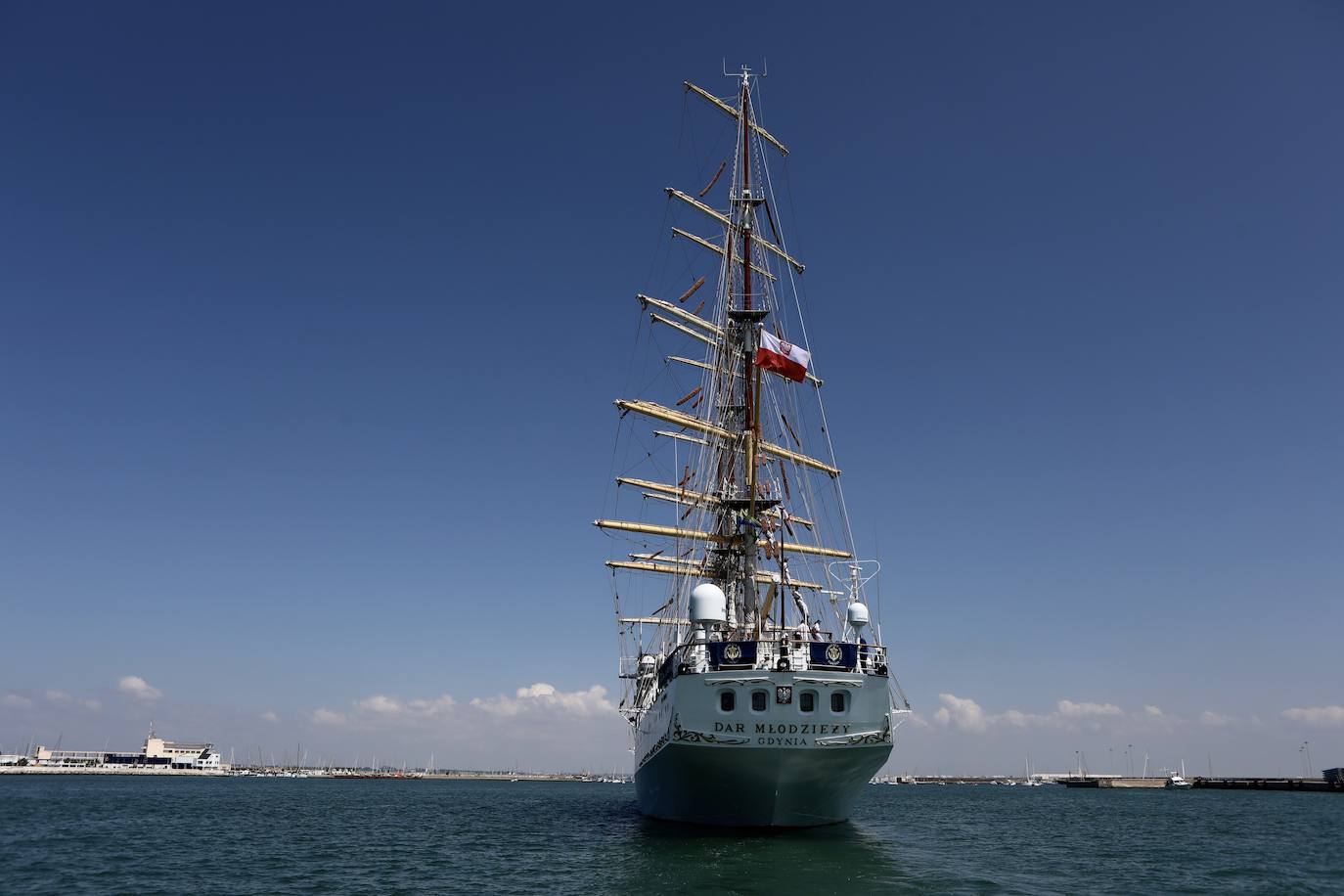 Las imágenes de la Parada Naval y despedida de la Gran Regata de Cádiz 2023