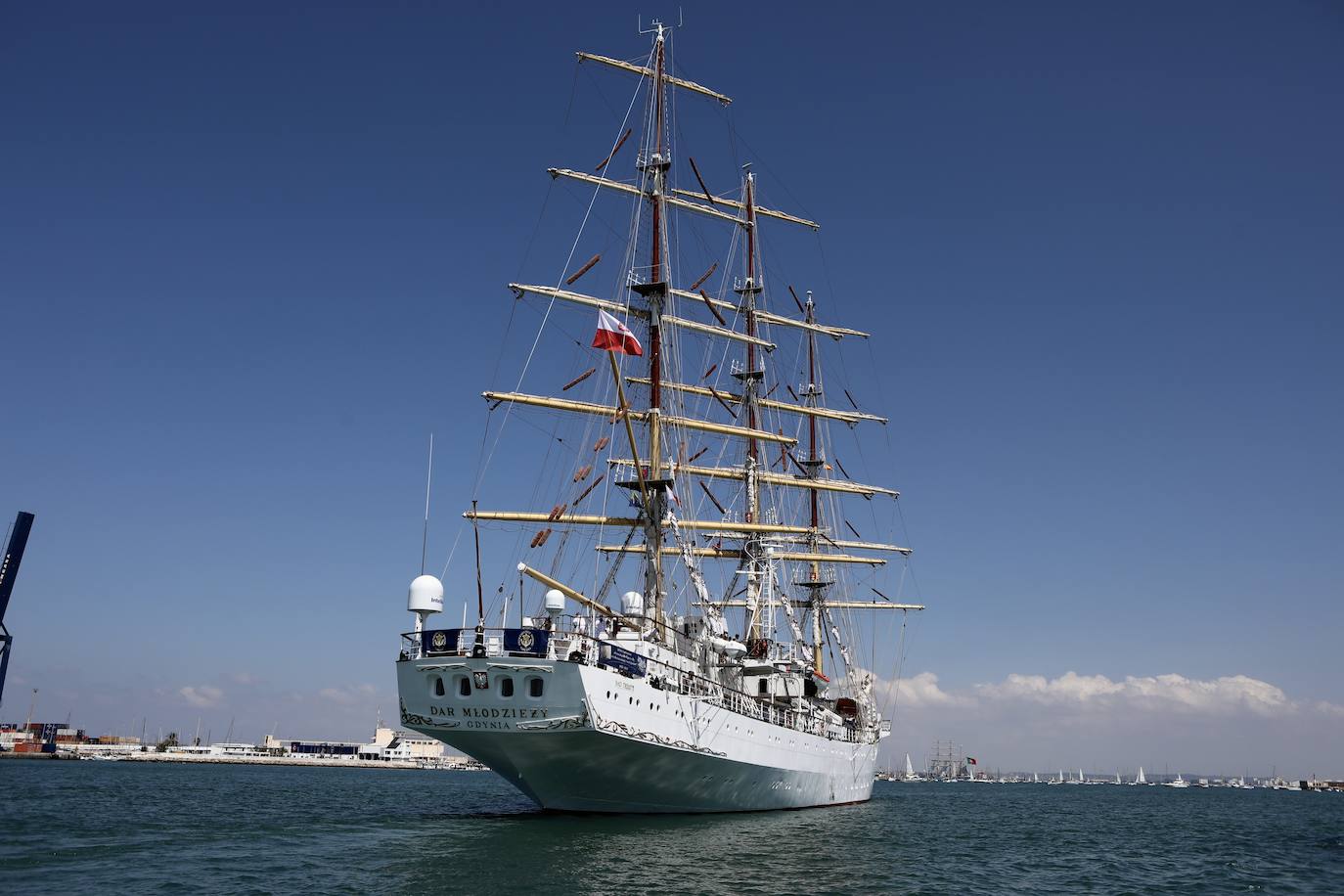 Las imágenes de la Parada Naval y despedida de la Gran Regata de Cádiz 2023