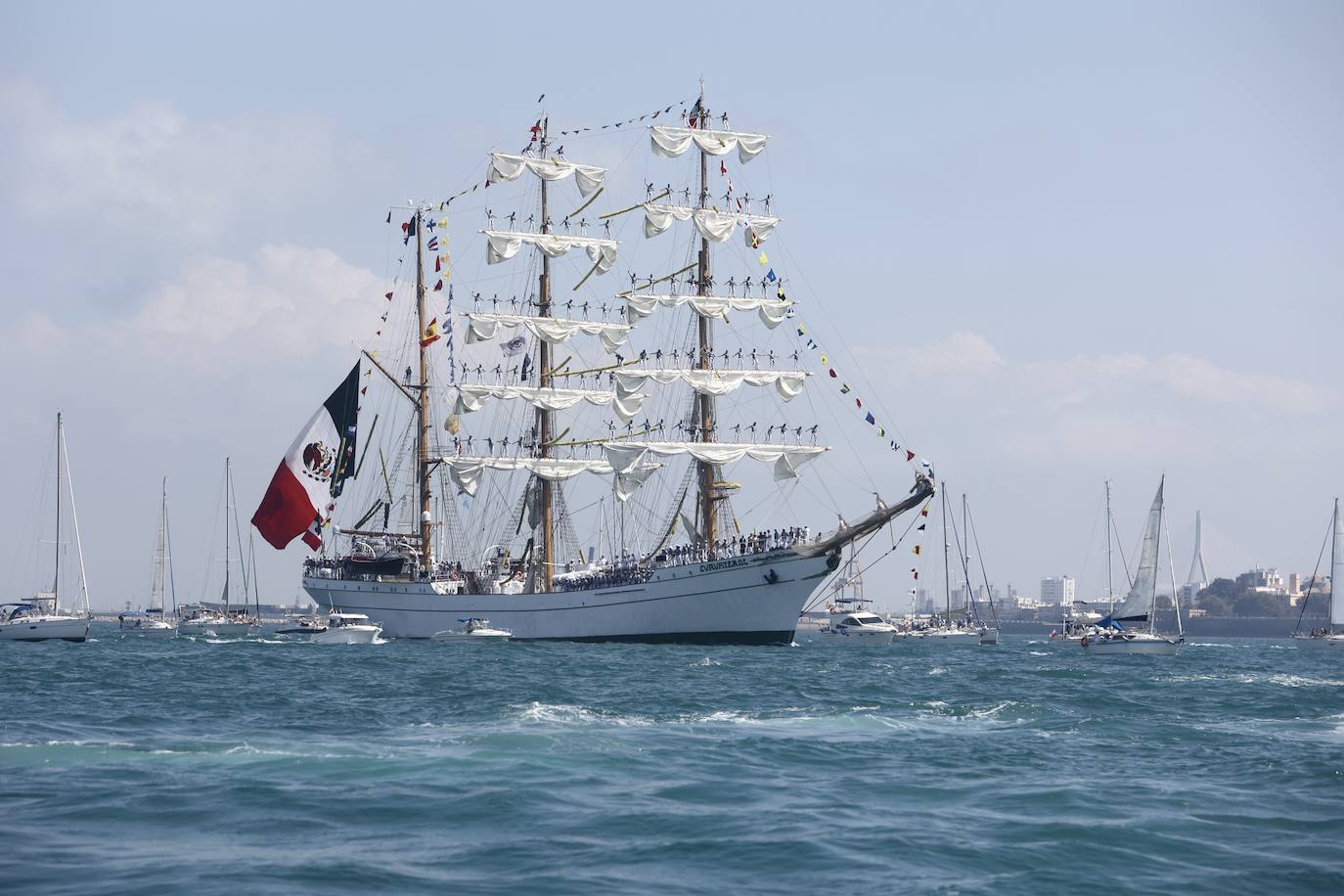 Las imágenes de la Parada Naval y despedida de la Gran Regata de Cádiz 2023