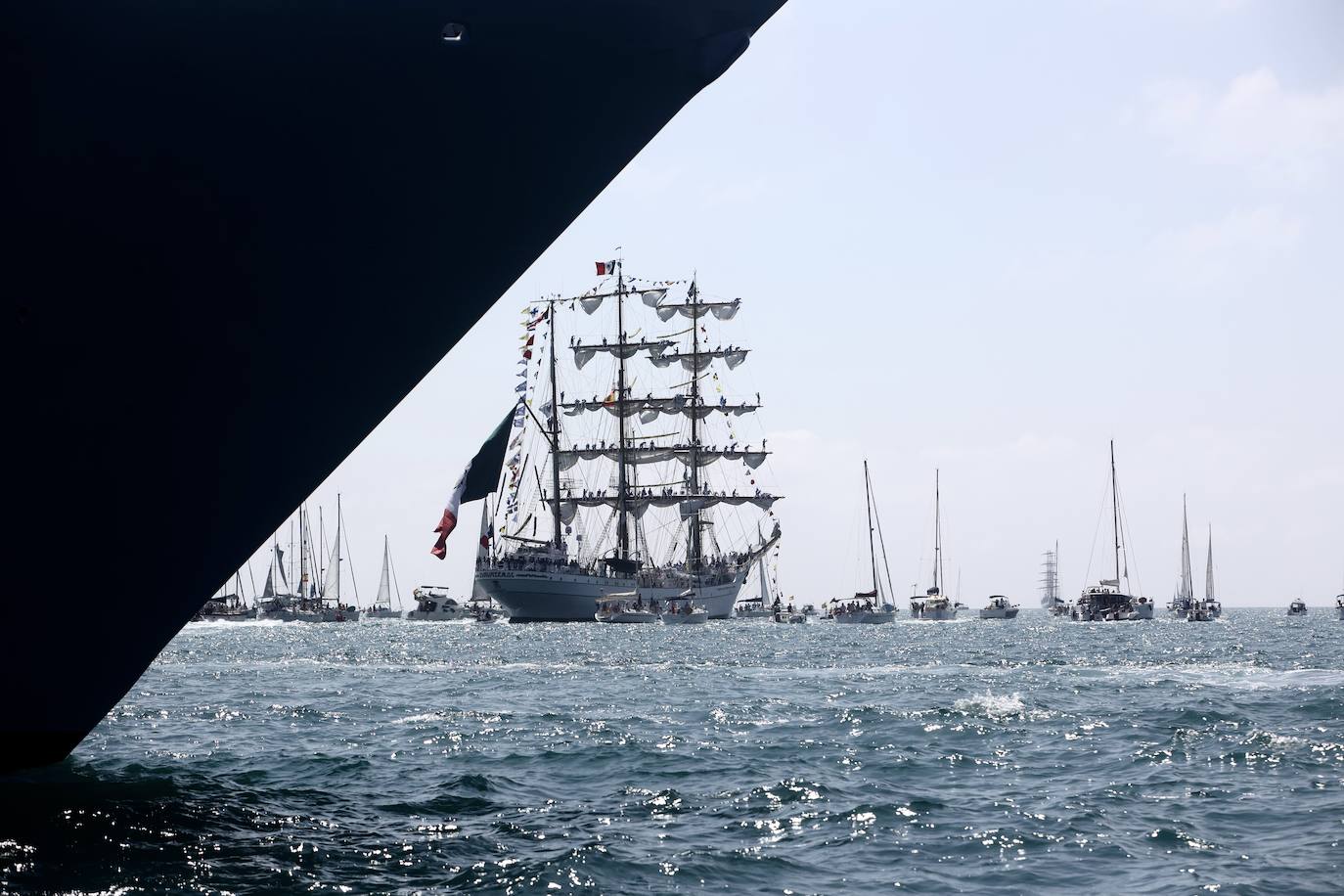 Las imágenes de la Parada Naval y despedida de la Gran Regata de Cádiz 2023