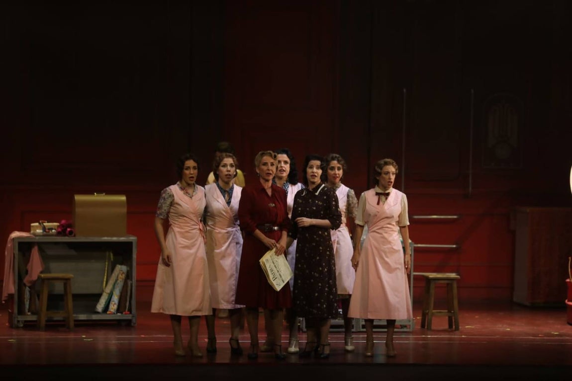 Fotos: El musical &#039;El tiempo entre costuras&#039; inaugura la temporada en el Gran Teatro Falla