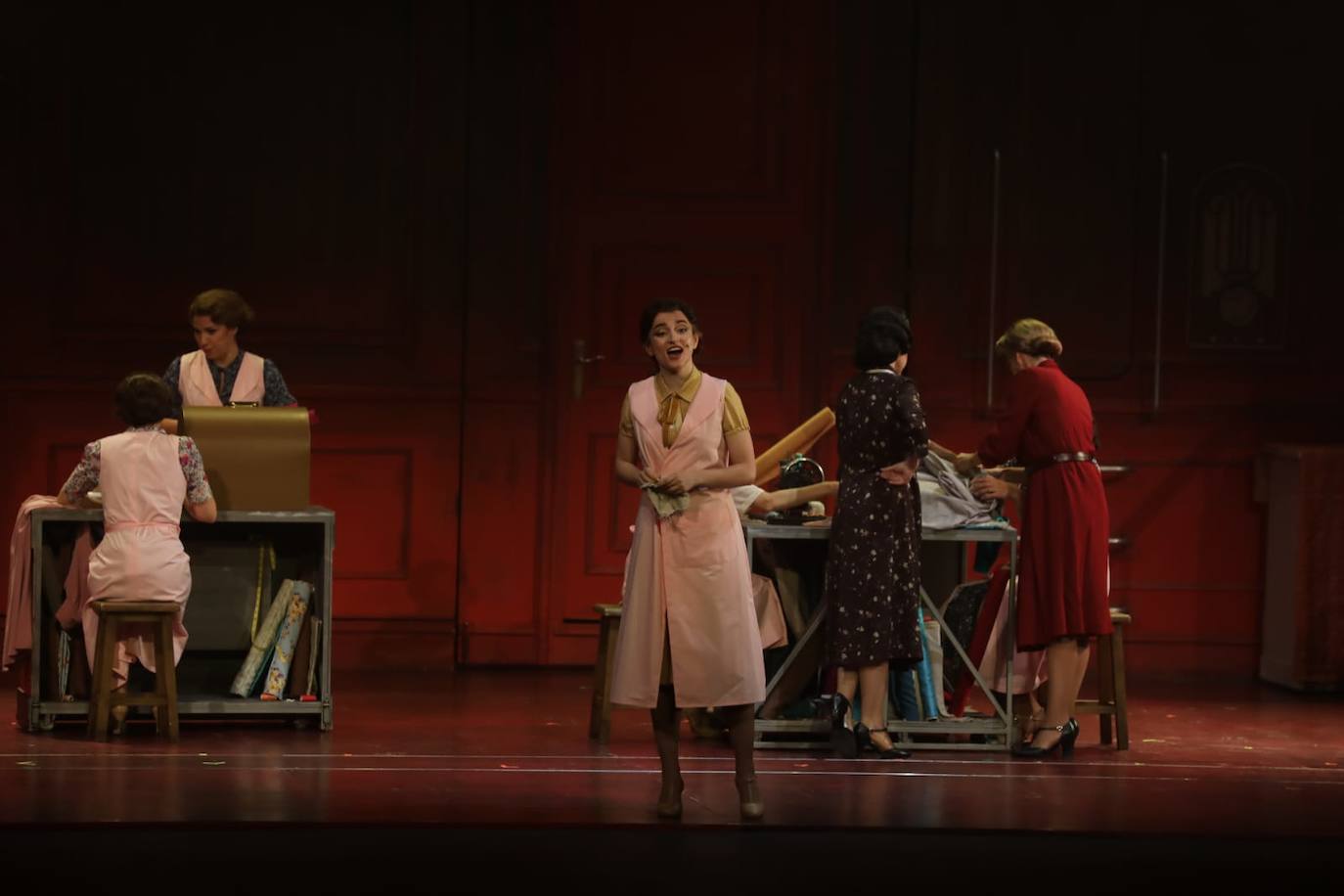 Fotos: El musical &#039;El tiempo entre costuras&#039; inaugura la temporada en el Gran Teatro Falla
