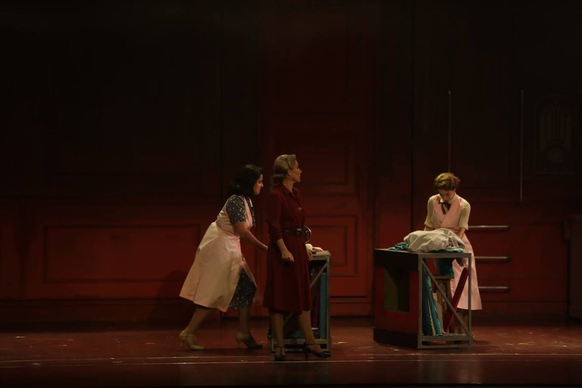 Fotos: El musical &#039;El tiempo entre costuras&#039; inaugura la temporada en el Gran Teatro Falla