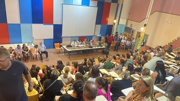 Los 150 alumnos de la residencia escolar de Las Canteras pasan su primera noche en Bahía Sur
