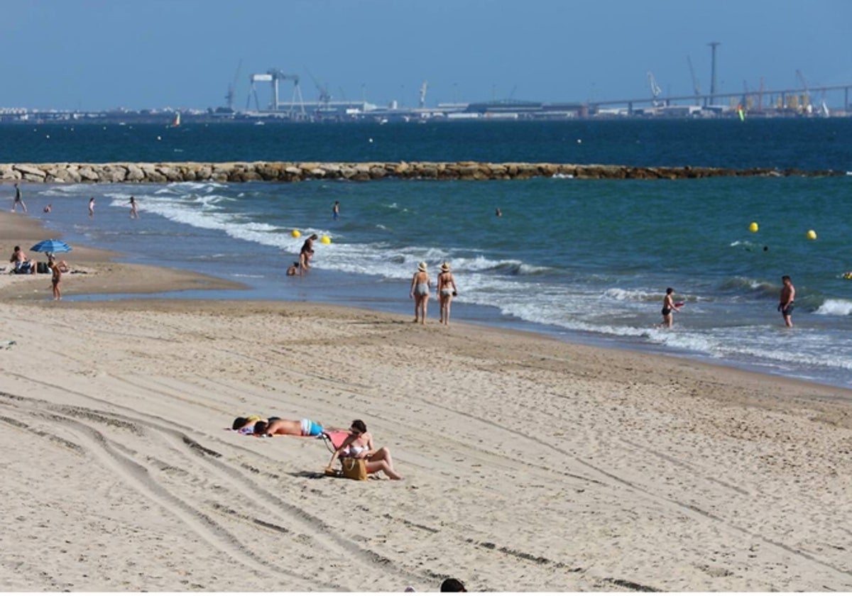 Prohibido el baño en la playa de Fuentebravía en El Puerto