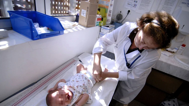 El Colegio de Médicos hace un llamamiento a vacunar a los menores de seis meses frente al Virus Respiratorio Sincitial