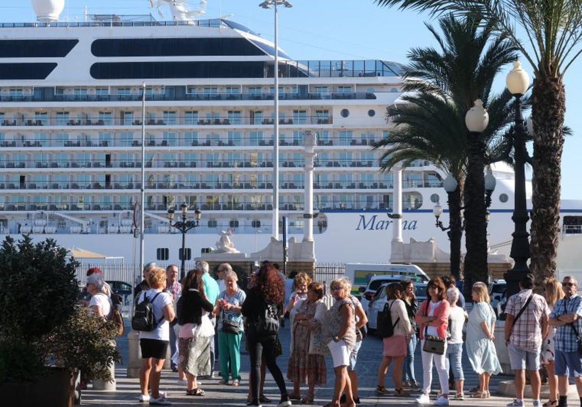 Imagen de archivo de un crucero en Cádiz.