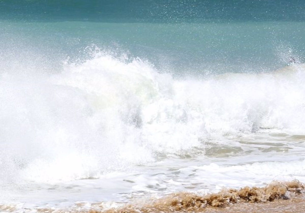 Alerta amarilla en Cádiz por viento y fuerte oleaje