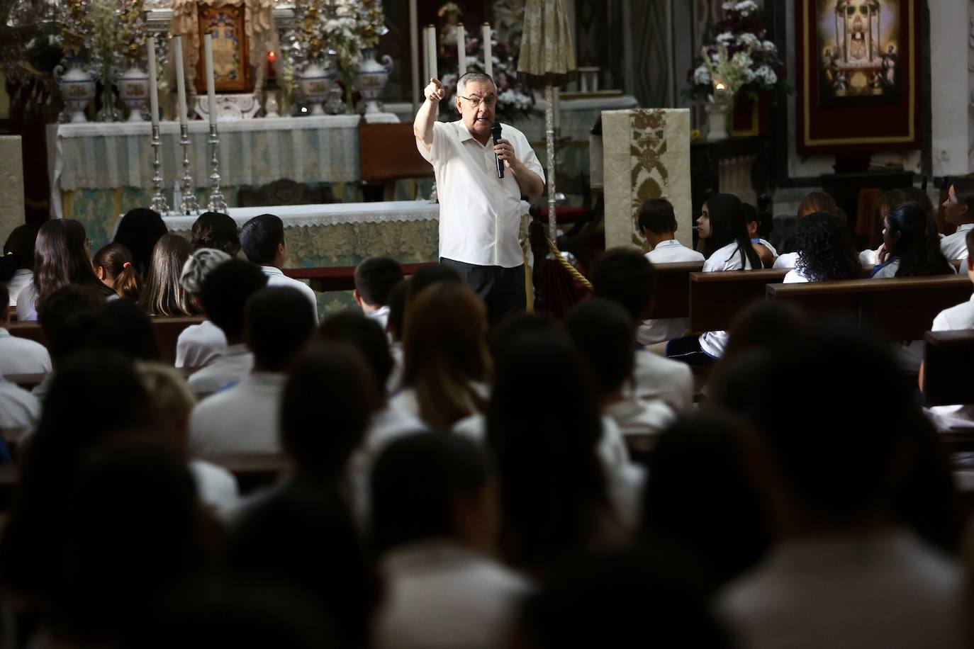 Fotos: Tradicional ofrenda de nardos a la Patrona de Cádiz en Santo Domingo