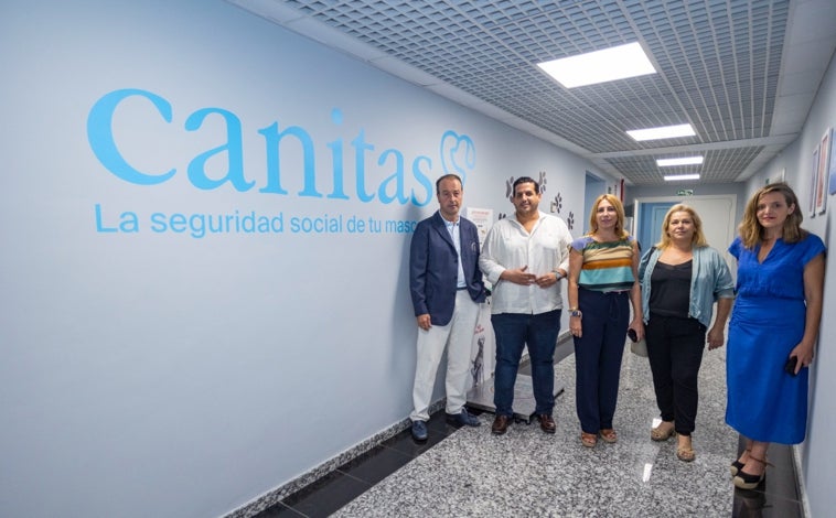 Imagen principal - Canitas se estrena en Cádiz