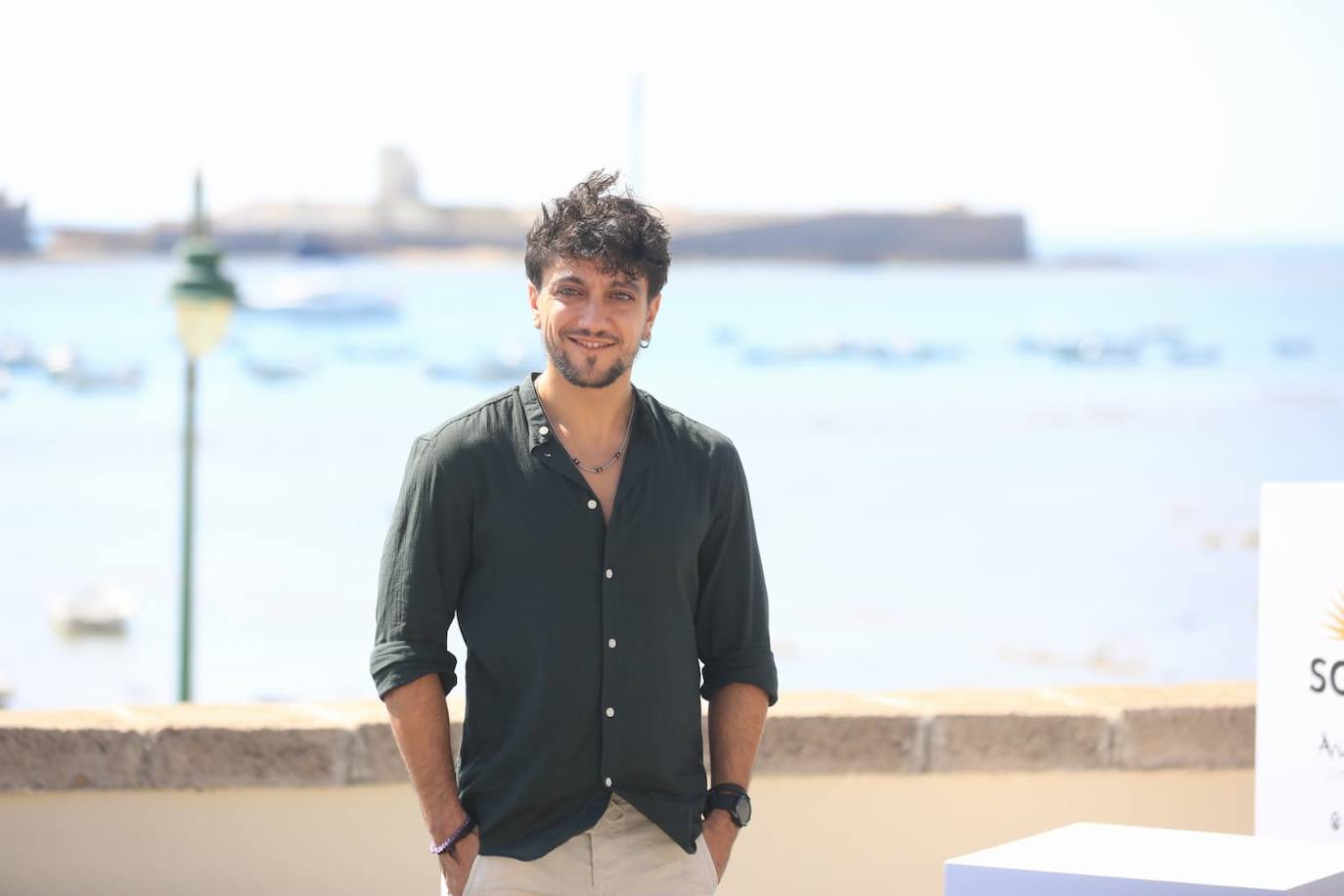 En imágenes: El equipo de &#039;La ley del mar&#039;, con Luis Tosar a la cabeza, en La Caleta