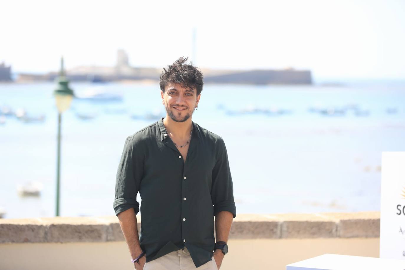 En imágenes: El equipo de &#039;La ley del mar&#039;, con Luis Tosar a la cabeza, en La Caleta