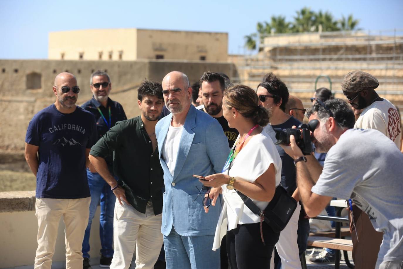 En imágenes: El equipo de &#039;La ley del mar&#039;, con Luis Tosar a la cabeza, en La Caleta