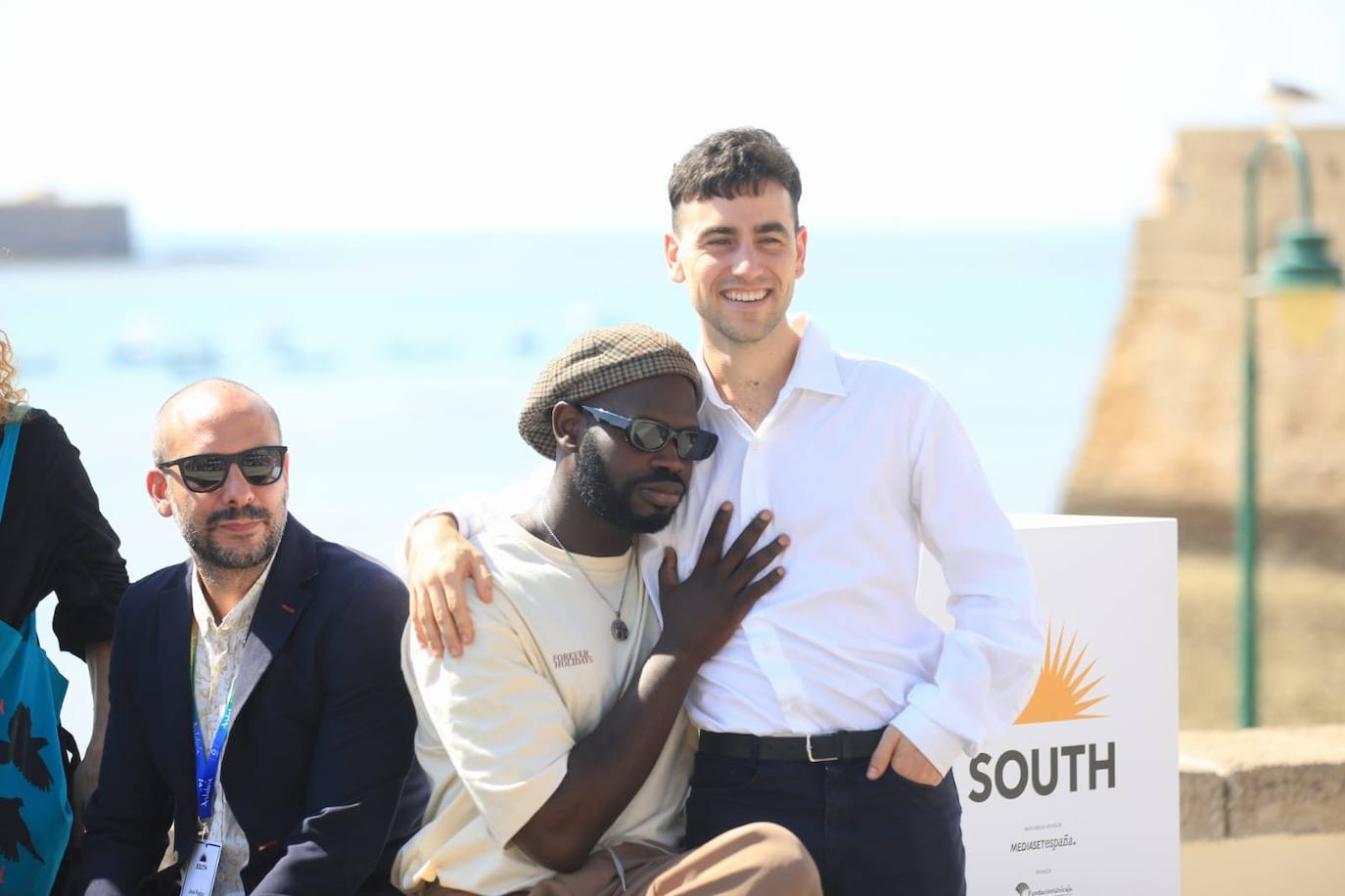 En imágenes: El equipo de &#039;La ley del mar&#039;, con Luis Tosar a la cabeza, en La Caleta