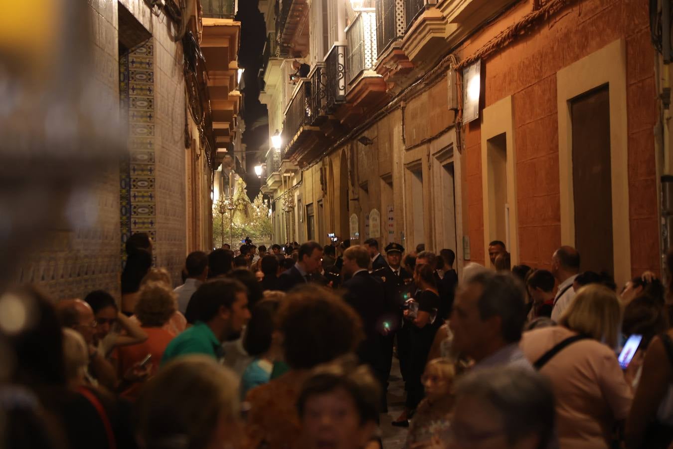 Fotos: La Virgen del Rosario, por las calles de Cádiz