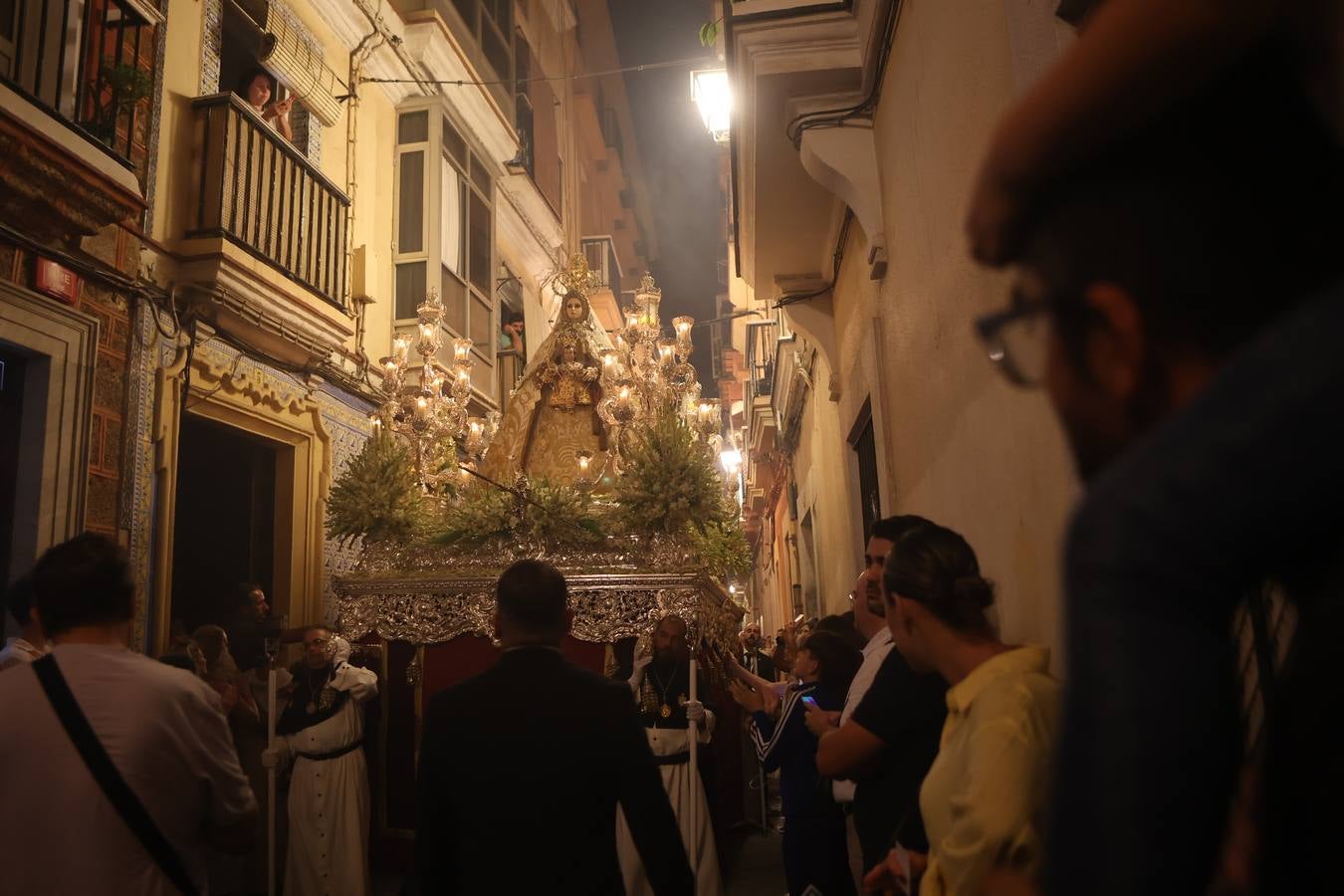 Fotos: La Virgen del Rosario, por las calles de Cádiz