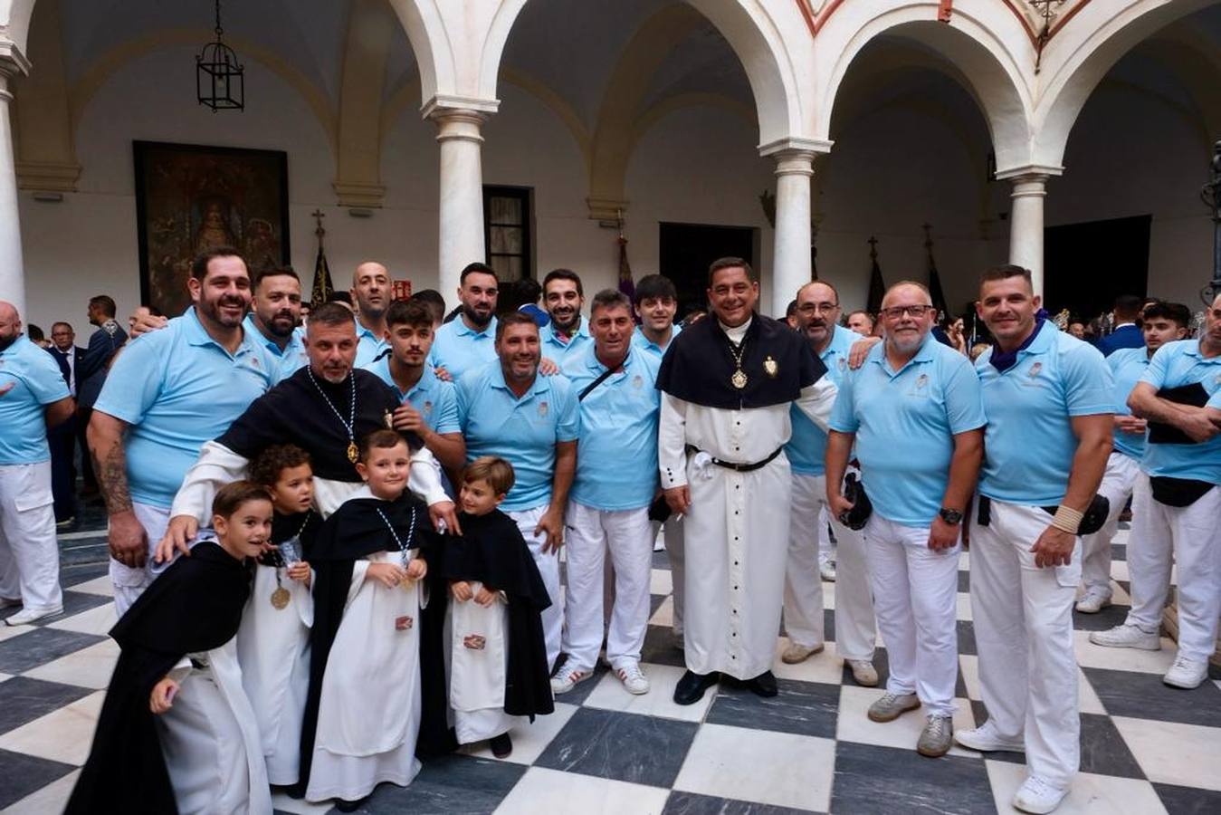 Fotos: La Virgen del Rosario, por las calles de Cádiz