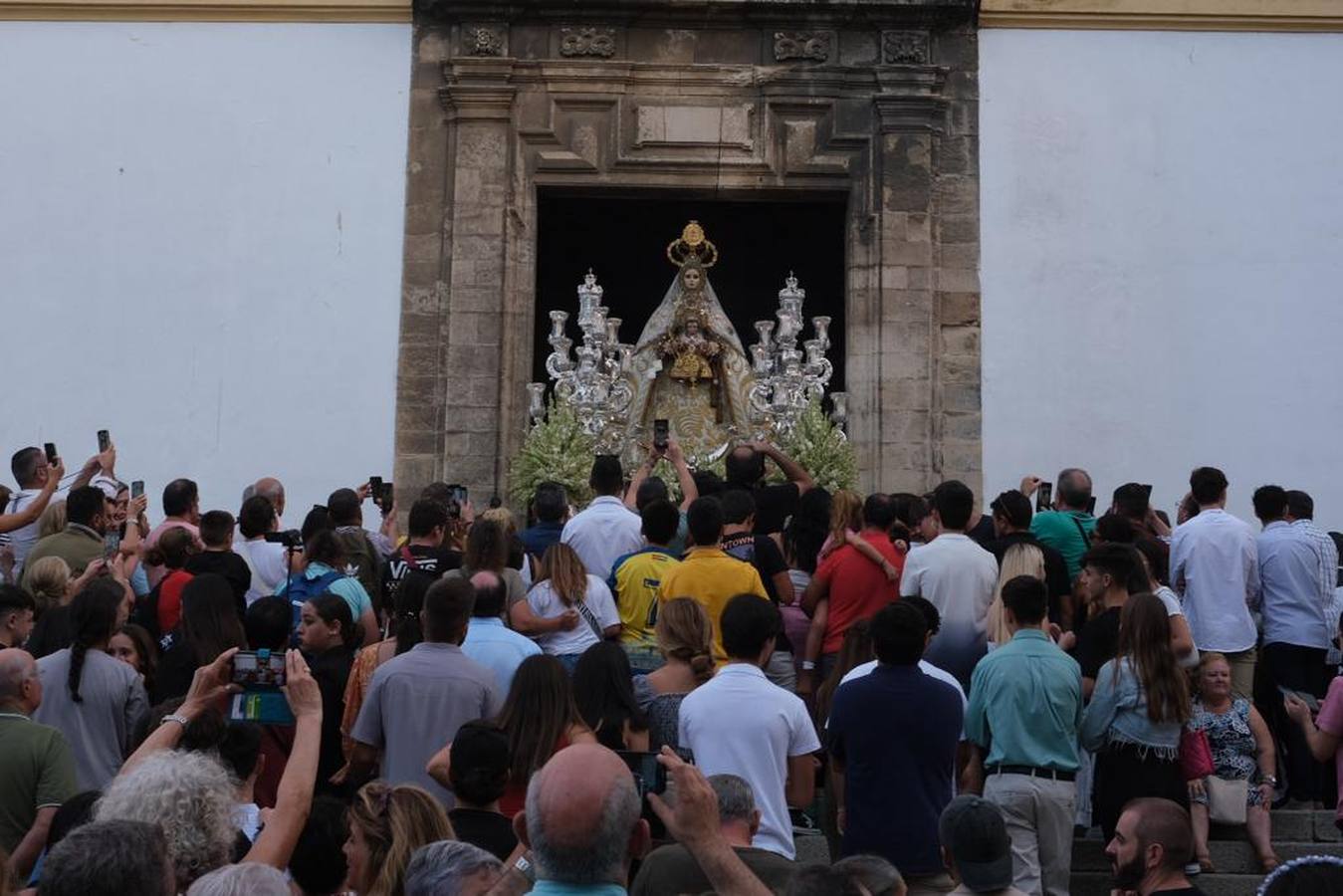 Fotos: La Virgen del Rosario, por las calles de Cádiz