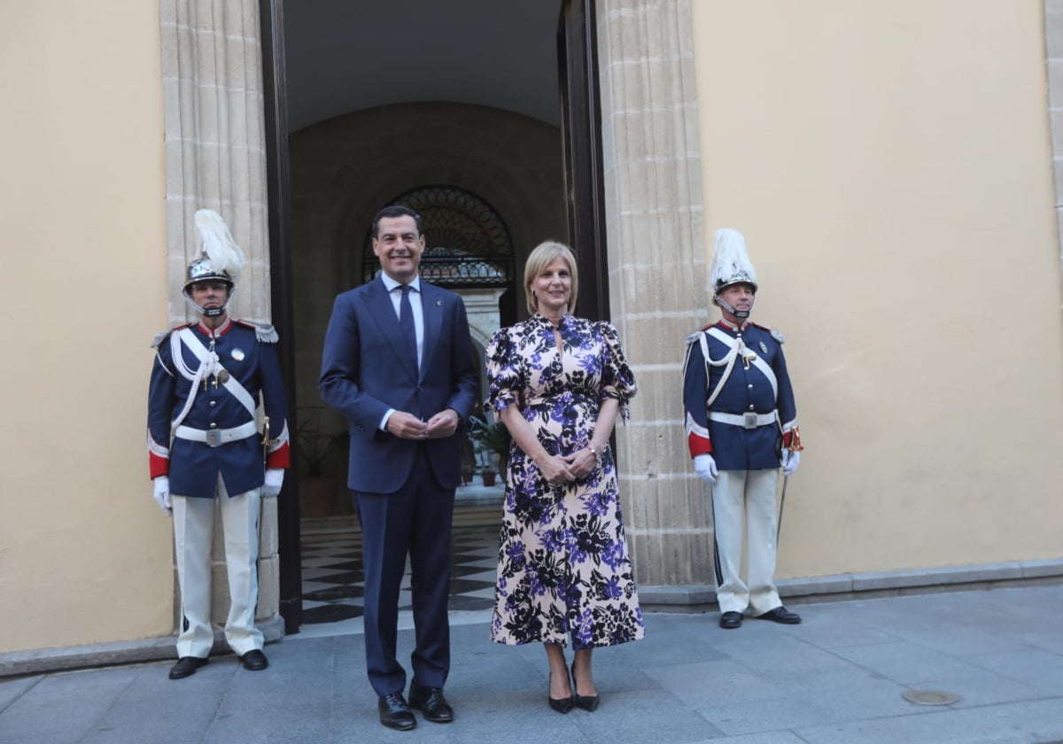 Juanma Moreno y María José García-Pelayo, alcaldesa de Jerez.