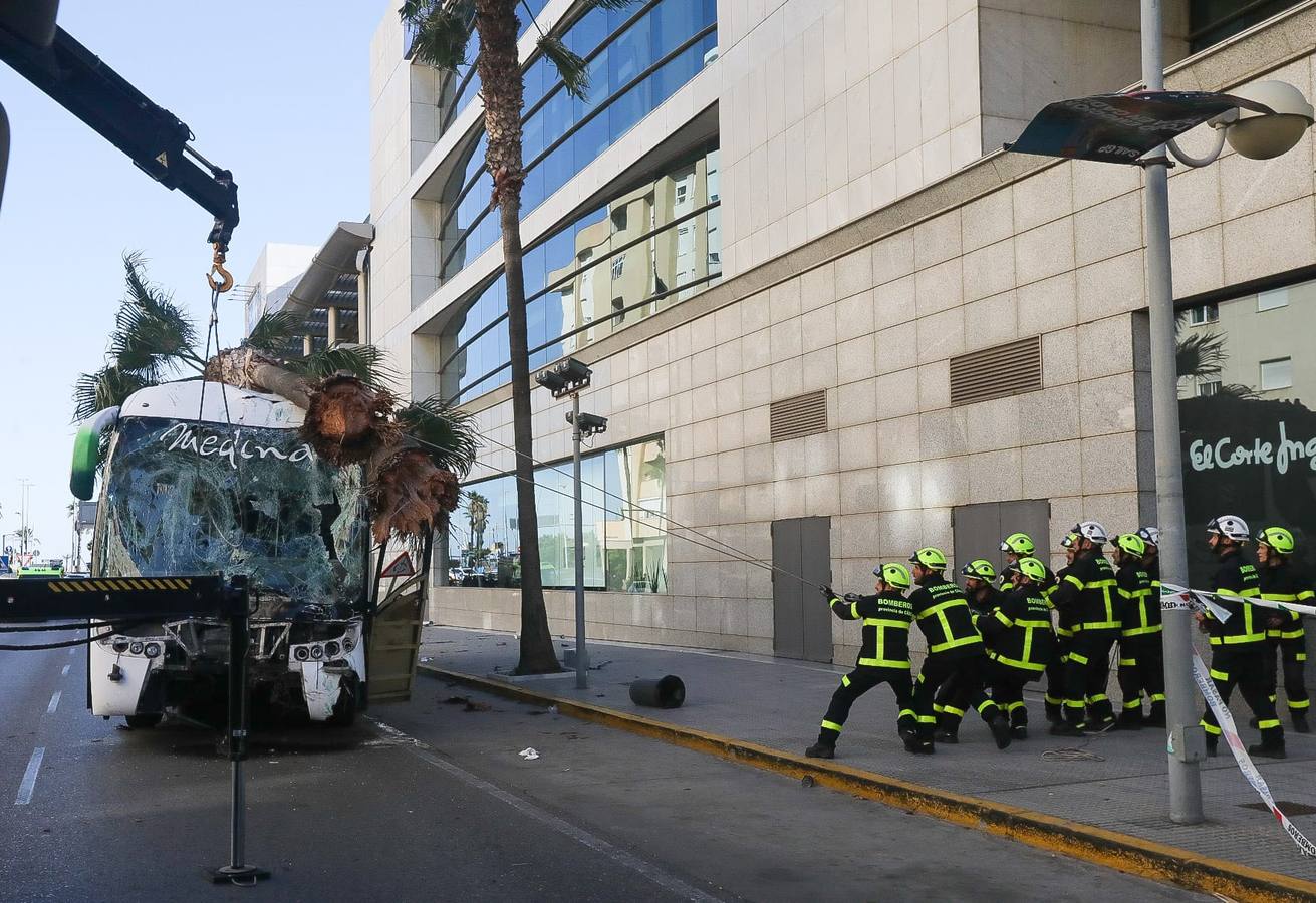 Fotos: Grave accidente de tráfico en Cádiz