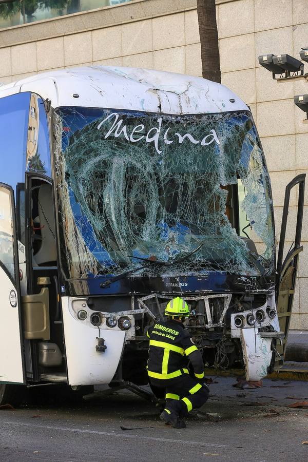 Fotos: Grave accidente de tráfico en Cádiz