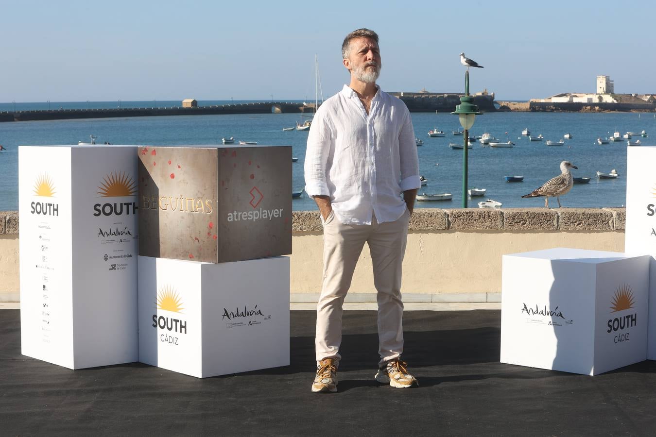 La luz de Cádiz ciega a las estrellas de las series españolas