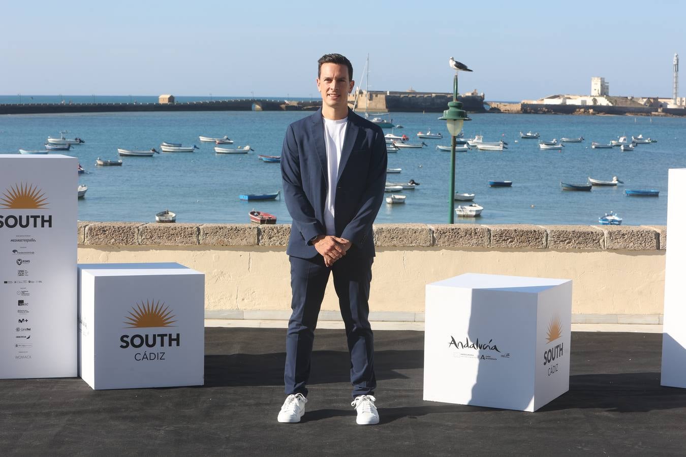 La luz de Cádiz ciega a las estrellas de las series españolas