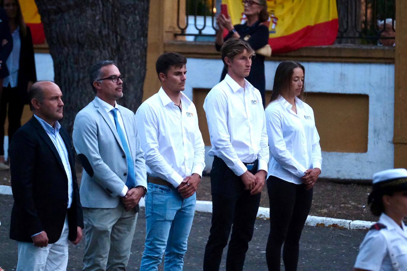 El Instituto Hidrográfico de la Marina acoge el acto de arriado solemne de la Bandera Nacional
