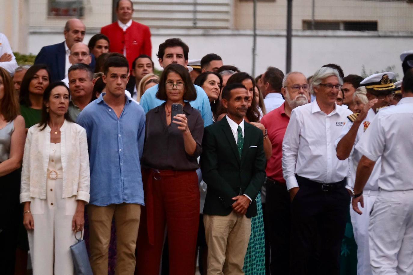 El Instituto Hidrográfico de la Marina acoge el acto de arriado solemne de la Bandera Nacional