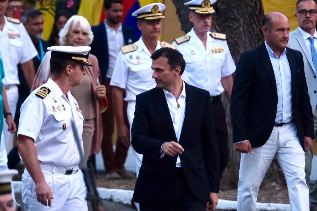 El Instituto Hidrográfico de la Marina acoge el acto de arriado solemne de la Bandera Nacional