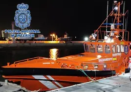 Salvamento rescata a 25 personas en dos pateras que trataban de alcanzar la costa de Cádiz