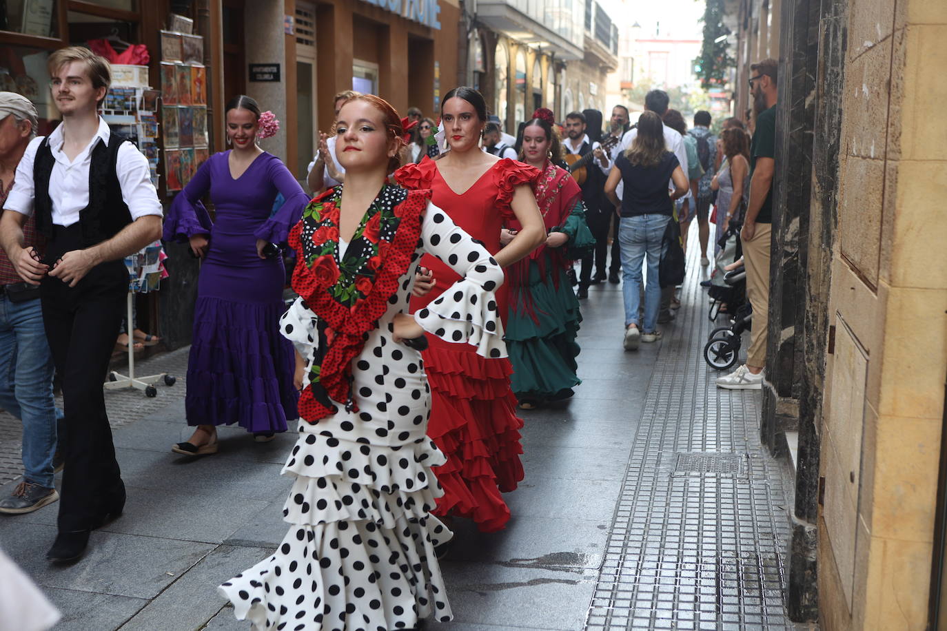 Fotos I: Sábado de SailGP por las calles de Cádiz