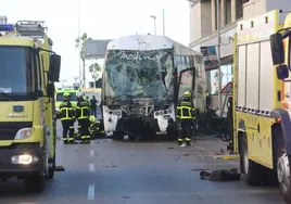 El autobús que provocó el accidente mortal en Cádiz chocó hasta 15 veces antes de detenerse