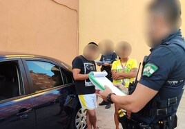 Detenido en Algeciras al estacionar su vehículo en la acera y no tener carné de conducir, seguro ni ITV