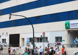 Muere un trabajador y dos resultan heridos graves tras caerles encima una vidriera en Cádiz