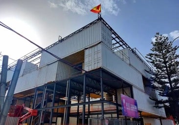 El accidente de los trabajadores en Zona Franca ha ocurrido cuando se estaba instalando la carpintería metálica del edificio