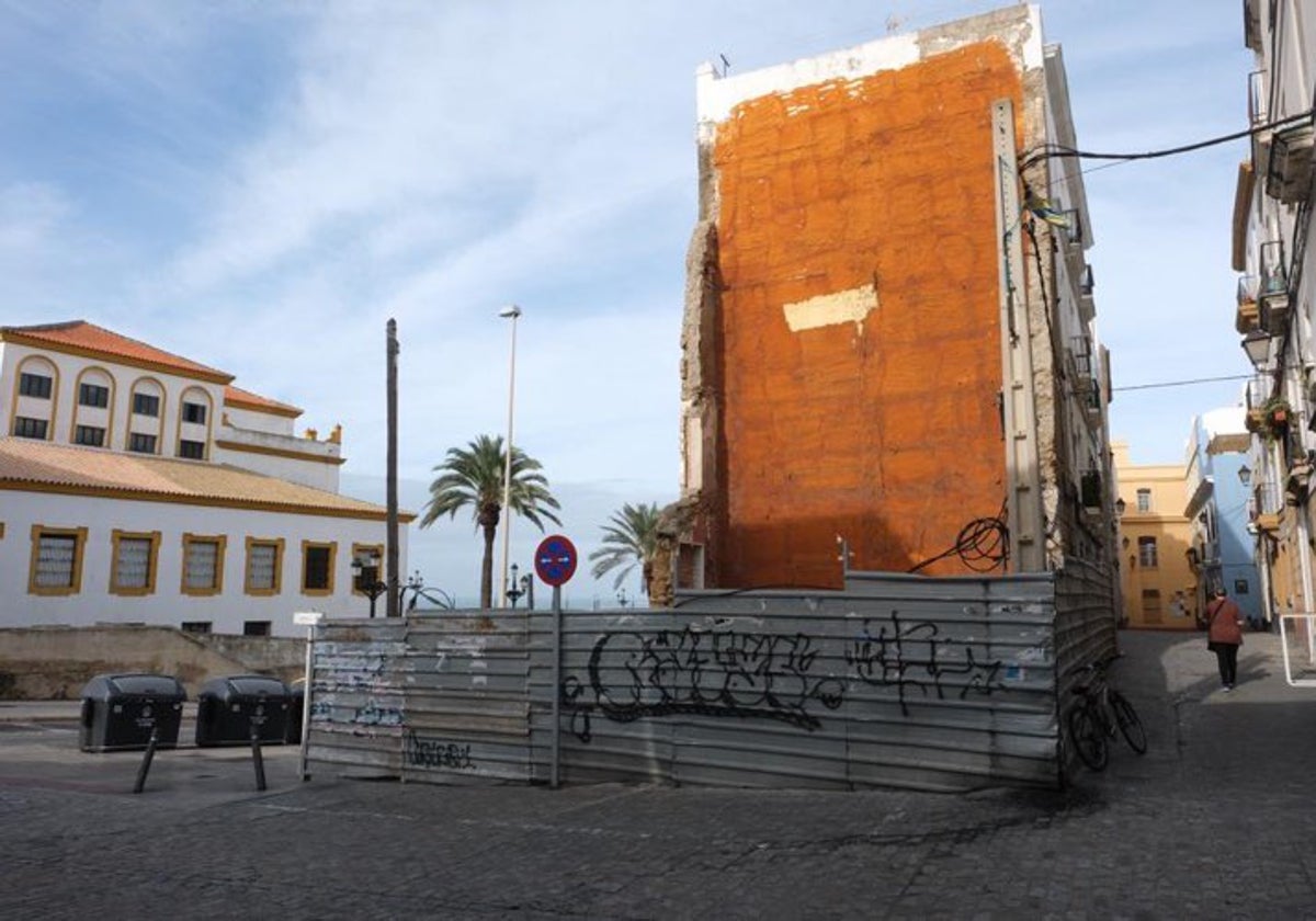 En un solar abandonado del Campo del Sur, en la calle San Juan Bautista de la Salle, se construirán nueve viviendas