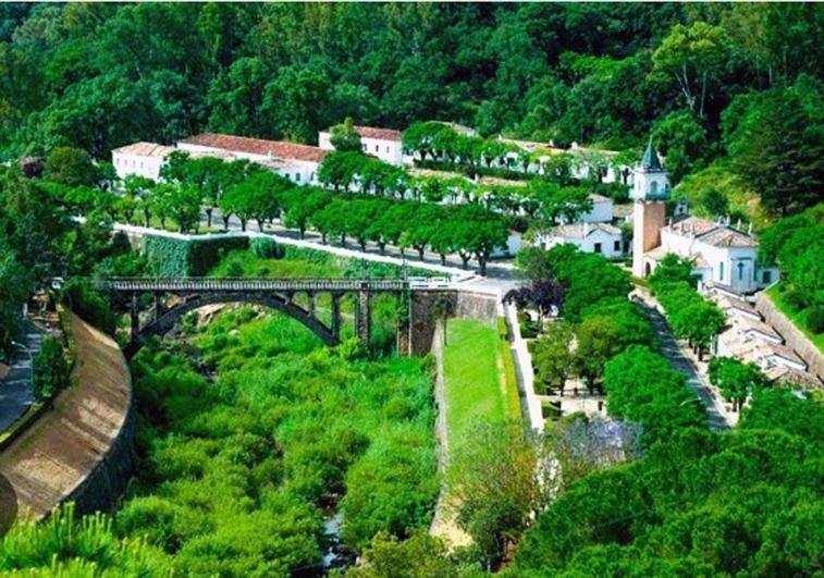 Panorámica del poblado del pantano de Los Hurones en San José del Valle